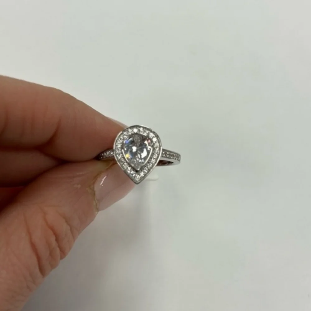 🤍▪️Suzy Levian▪️ White Cubic Zirconia Sterling Silver Engagement Ring  Size 7